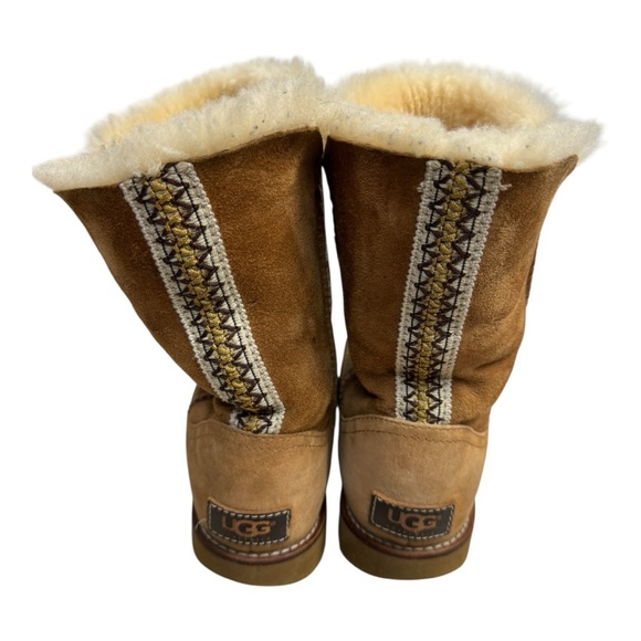 UGG Classic Short Tasman Braided Boots Size 8 Retail $200
Suede Shearling Warm - Picture 1 of 7